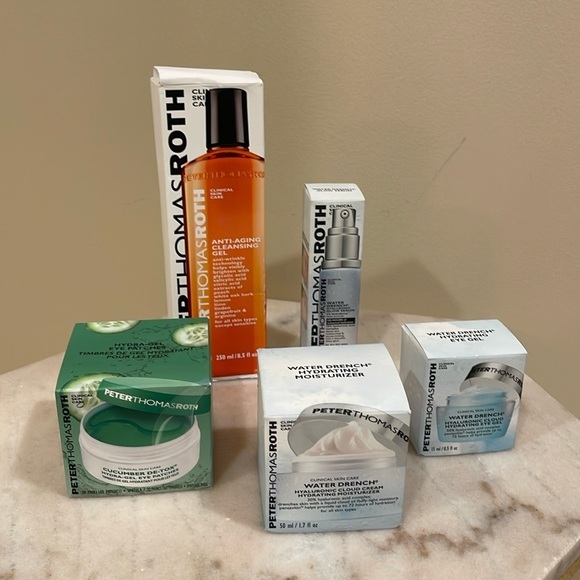 Peter Thomas Roth Other - Peter Thomas Roth Clinic full facial skin care set